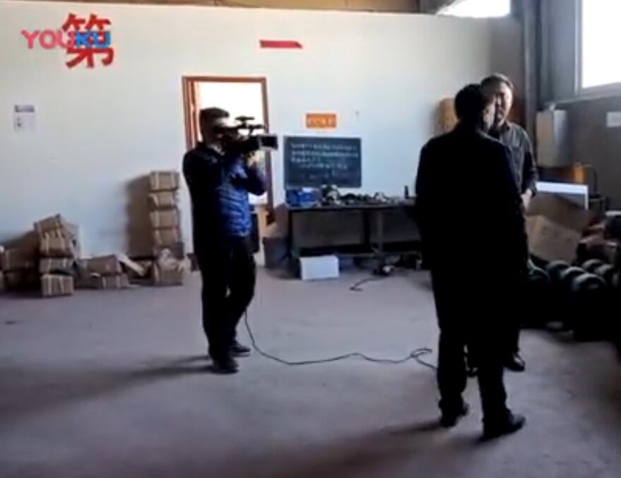 欢迎新老客户来卷帘机厂家考察